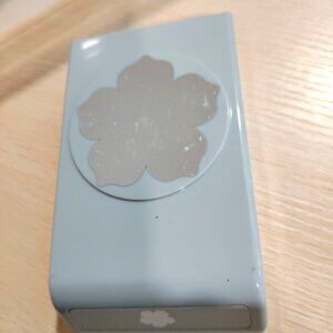 EK Success 2.5" Large Flower GUC